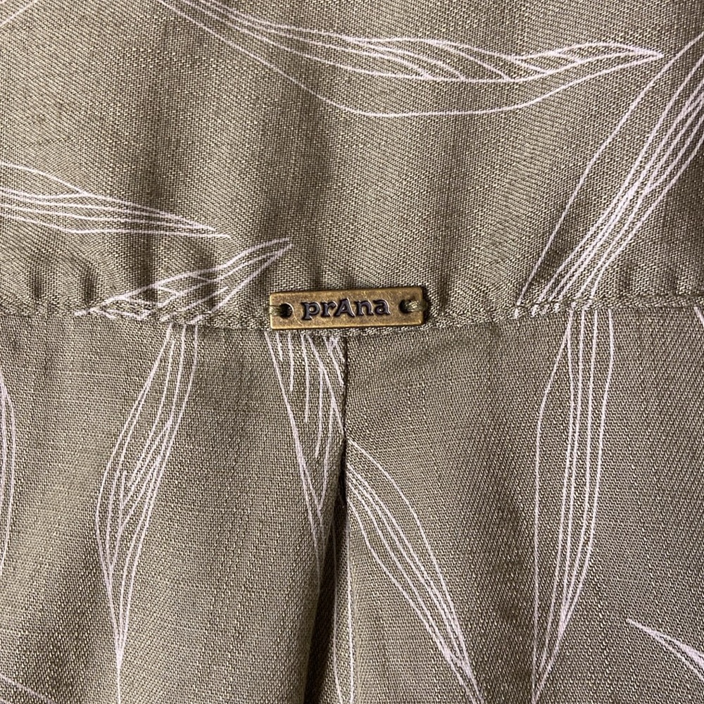 NWT PrAna Fremont Woven Top in Rye Green Leaves. Size S - Picture 8 of 11